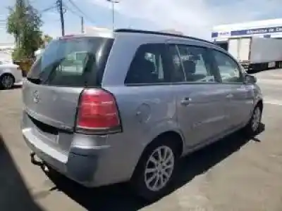 Veicolo di demolizione opel zafira b d-z19dt dell'anno 2005 alimentato 