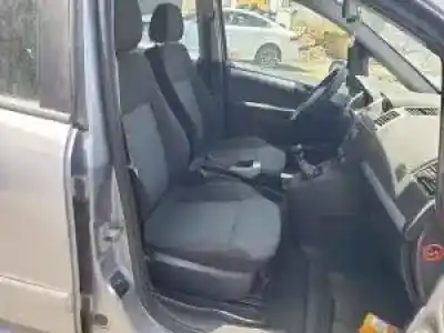 Veicolo di demolizione opel zafira b d-z19dt dell'anno 2005 alimentato 