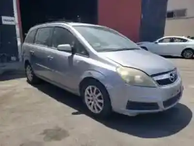 Veicolo di demolizione opel zafira b d-z19dt dell'anno 2005 alimentato 