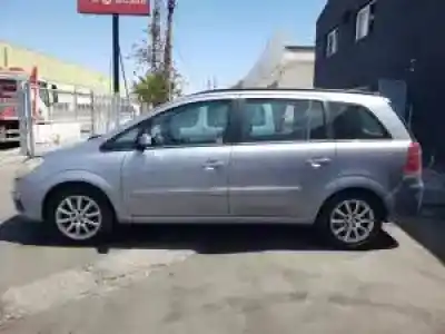 Veicolo di demolizione opel zafira b d-z19dt dell'anno 2005 alimentato 
