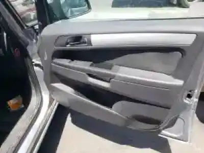 Veicolo di demolizione opel zafira b d-z19dt dell'anno 2005 alimentato 