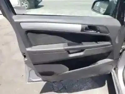 Veicolo di demolizione opel zafira b d-z19dt dell'anno 2005 alimentato 