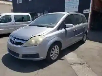 Veicolo di demolizione opel zafira b d-z19dt dell'anno 2005 alimentato 