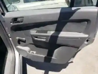 Veicolo di demolizione opel zafira b d-z19dt dell'anno 2005 alimentato 