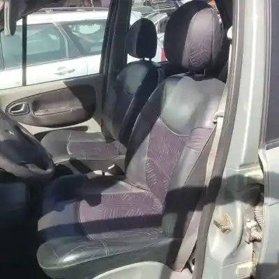 Scrapping Vehicle renault scenic (ja..) f9q732 of the year 2001 powered 