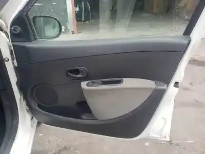 Veicolo di demolizione renault clio iii k9km768 dell'anno 2007 alimentato 