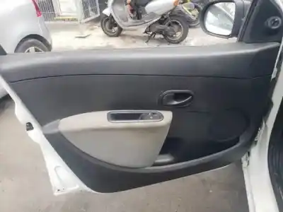 Veicolo di demolizione renault clio iii k9km768 dell'anno 2007 alimentato 