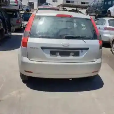 Veicolo di demolizione ford fiesta (cbk) g/fxjb dell'anno 2001 alimentato 