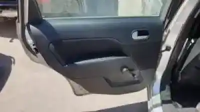 Veicolo di demolizione ford fiesta (cbk) g/fxjb dell'anno 2001 alimentato 