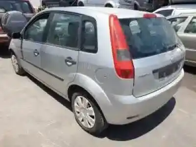 Veicolo di demolizione ford fiesta (cbk) g/fxjb dell'anno 2001 alimentato 