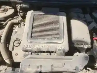 Veicolo di demolizione kia carnival ii j3 dell'anno 2001 alimentato 