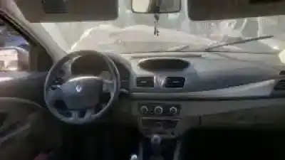 Veículo de Sucata renault megane iii berlina 5 p k4m848 do ano 2010 alimentado 