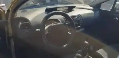 Veículo de Sucata citroen c4 coupe 9hx do ano 2004 alimentado 