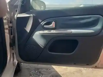 Здавання транспортного засобу renault clio ii fase ii (b/cb0) d4fg722 року 2001 потужний 