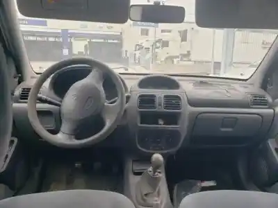 Здавання транспортного засобу renault clio ii fase i (b/cbo) d7f720.d7fg7.d7f726 року 1998 потужний 