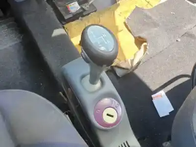 Veicolo di demolizione smart fortwo coupe m160910 dell'anno 1998 alimentato 