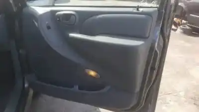 Здавання транспортного засобу chrysler voyager (rg) vm28c року 2004 потужний 