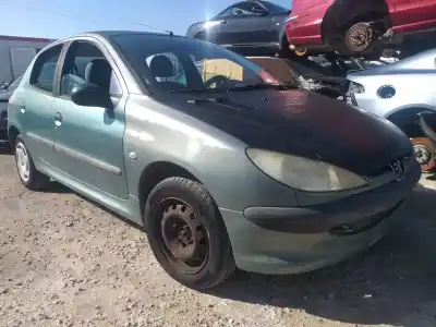 Véhicule à la ferraille peugeot                                            206 berlina                                                                                                                                                                                                                                                xt                                                                                                                                                                                                                                                         de l'année 2001 alimenté kfx