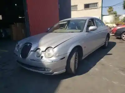Veículo de Sucata jaguar s-type jb do ano 2002 alimentado 