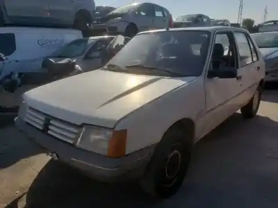 Sloopvoertuig peugeot                                            205 berlina                                                                                                                                                                                                                                                1.1 mito                                                                                                                                                                                                                                                   van het jaar 1989 aangedreven hdz