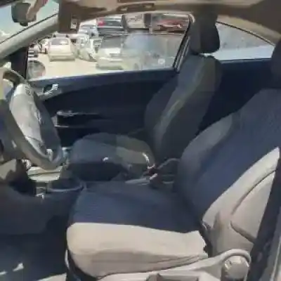 Véhicule à la ferraille opel corsa d z14xep de l'année 2008 alimenté 