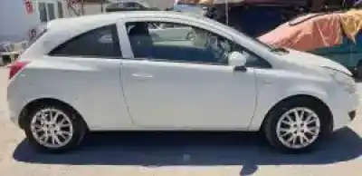Véhicule à la ferraille opel corsa d z14xep de l'année 2008 alimenté 