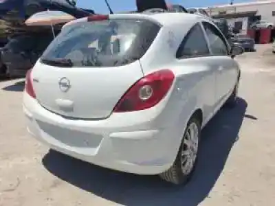 Véhicule à la ferraille opel corsa d z14xep de l'année 2008 alimenté 