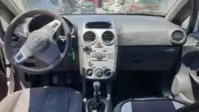 Véhicule à la ferraille opel corsa d z14xep de l'année 2008 alimenté 