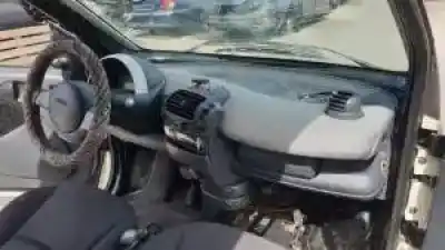 Veículo de Sucata smart cabrio om660940 do ano 2003 alimentado 