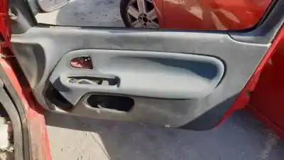 Здавання транспортного засобу renault clio ii fase ii (b/cb0) d4f722 року 2001 потужний 