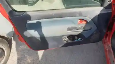 Здавання транспортного засобу renault clio ii fase ii (b/cb0) d4f722 року 2001 потужний 