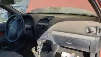 Здавання транспортного засобу renault clio ii fase ii (b/cb0) d4f722 року 2001 потужний 
