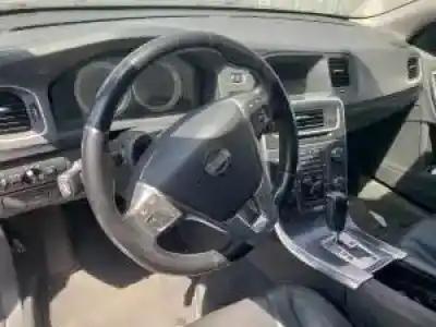 Sloopvoertuig volvo v60 kombi d5244t15 van het jaar 2011 aangedreven 