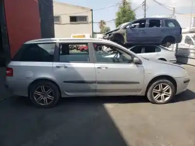 Sloopvoertuig fiat stilo multi wagon (192) 192a1000.937a7000 van het jaar 2003 aangedreven 