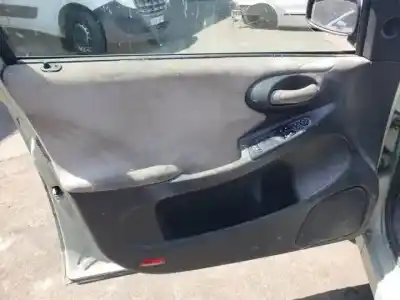 Veicolo di demolizione fiat stilo multi wagon (192) 192a1000.937a7000 dell'anno 2003 alimentato  Veicolo di demolizione fiat stilo multi wagon (192) 192a1000.937a7000 dell'anno 2003 alimentato