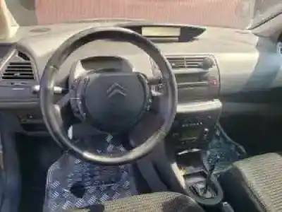 Scrapping Vehicle citroen c4 coupe 9hy of the year 2004 powered 