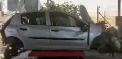 Veículo de Sucata renault clio iii k9k770 do ano 2010 alimentado 