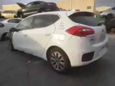 Veicolo di demolizione kia cee´d (jd) g3lc dell'anno 2015 alimentato 