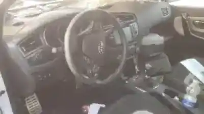 Veicolo di demolizione kia cee´d (jd) g3lc dell'anno 2015 alimentato 