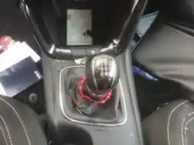 Veicolo di demolizione kia cee´d (jd) g3lc dell'anno 2015 alimentato 