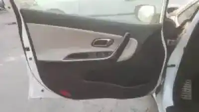 Veicolo di demolizione kia cee´d (jd) g3lc dell'anno 2015 alimentato 