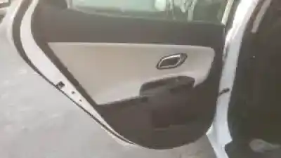 Veicolo di demolizione kia cee´d (jd) g3lc dell'anno 2015 alimentato 