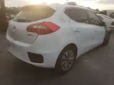Veicolo di demolizione kia cee´d (jd) g3lc dell'anno 2015 alimentato 
