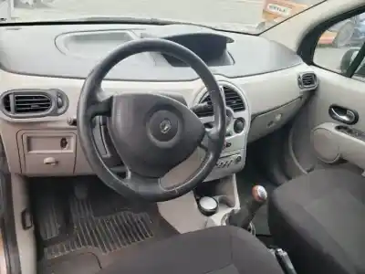 Veicolo di demolizione renault grand modus k9k750 dell'anno 2004 alimentato 