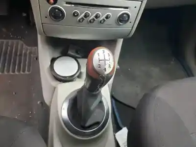 Veicolo di demolizione renault grand modus k9k750 dell'anno 2004 alimentato 