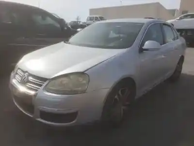Veicolo di demolizione volkswagen jetta (1k2) azv. bkd. cbda. cbdb. cjaa dell'anno 2005 alimentato 