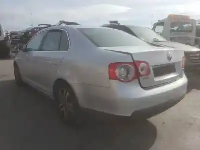 Veicolo di demolizione volkswagen jetta (1k2) azv. bkd. cbda. cbdb. cjaa dell'anno 2005 alimentato 