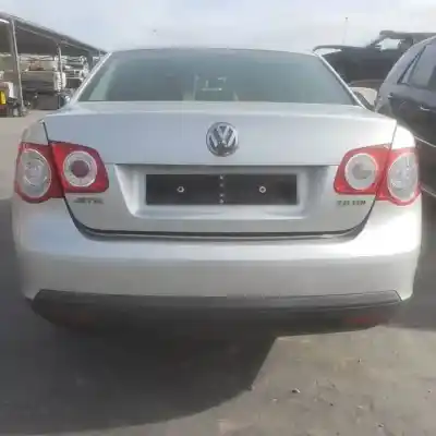 Veicolo di demolizione volkswagen jetta (1k2) azv. bkd. cbda. cbdb. cjaa dell'anno 2005 alimentato 