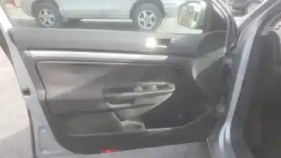 Veicolo di demolizione volkswagen jetta (1k2) azv. bkd. cbda. cbdb. cjaa dell'anno 2005 alimentato 