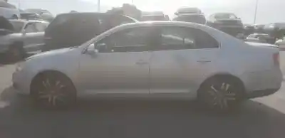 Veicolo di demolizione volkswagen jetta (1k2) azv. bkd. cbda. cbdb. cjaa dell'anno 2005 alimentato 